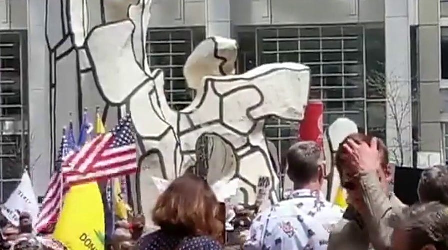 Chicagoans to honor fallen heroes while pushing to reopen state at Memorial Day rally