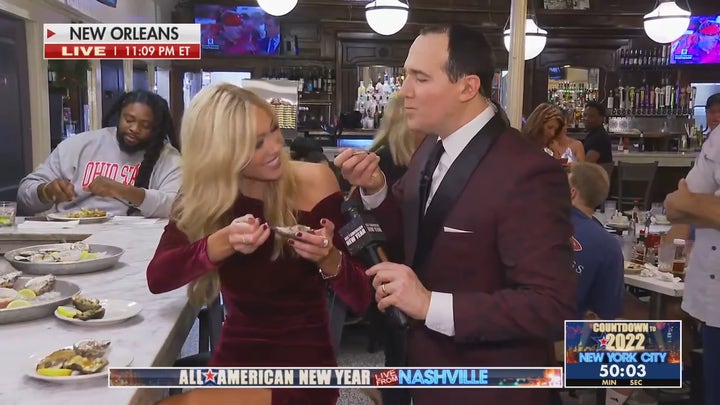Fox News All-American New Year: Felix’s Restaurant serves up fresh raw oysters