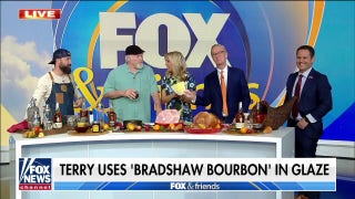 Terry Bradshaw helps whip up his favorite Thanksgiving bourbon cocktail recipe with son in law - Fox News