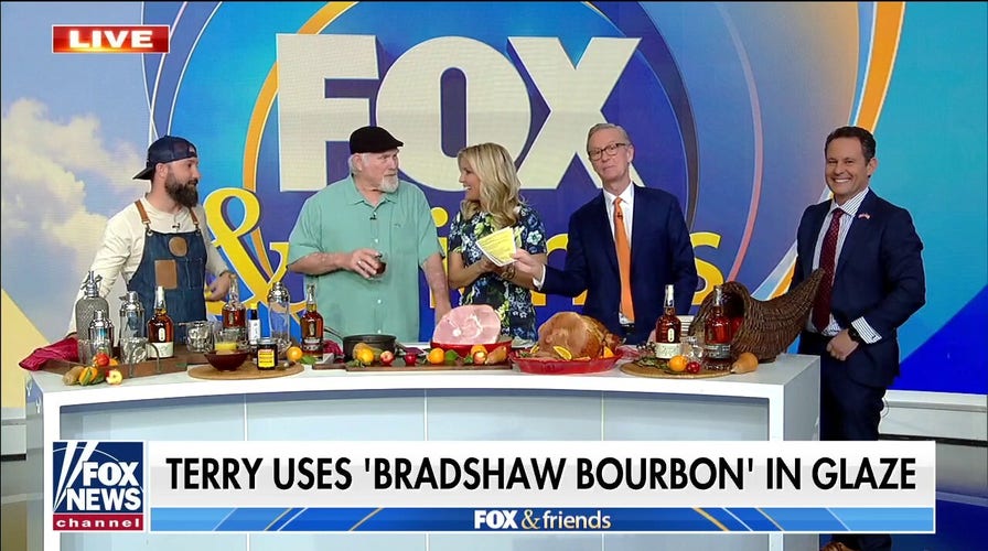 Terry Bradshaw helps whip up his favorite Thanksgiving bourbon cocktail recipe with son in law
