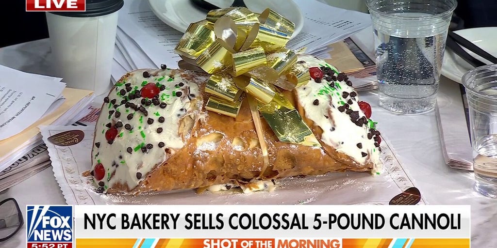 Brooklyn bakery sells colossal five-pound cannoli