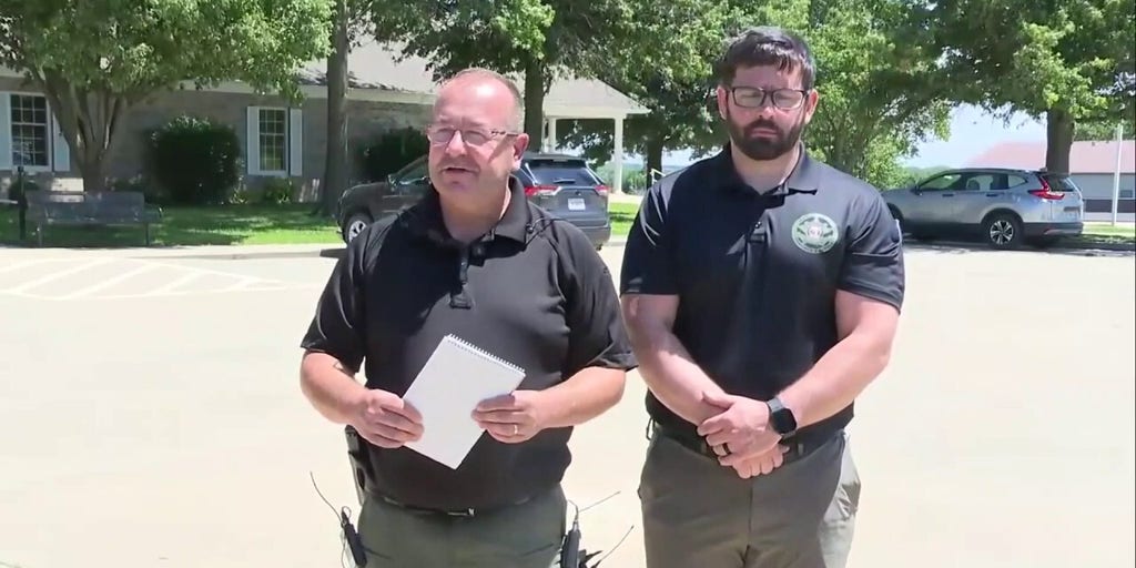 Sheriff holds briefing after devastating Missouri plane crash near airport kills 12