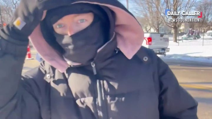 Anti-ICE activists set up Minneapolis street checkpoint to identify federal agents