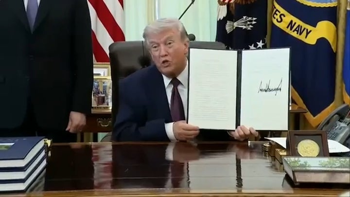 Trump signs executive order on mail-in voting
