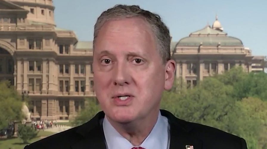 Putin trying to 'strengthen his hand' at negotiation table: Former intel officer