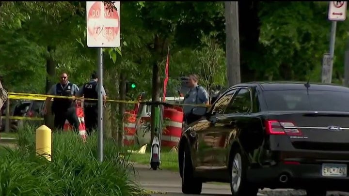 Minneapolis shooting leaves at least 2 dead, injures police officers