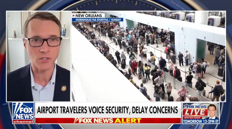 DHS remains without backing  arsenic  travelers dependable   concerns connected  airdrome  security, delays