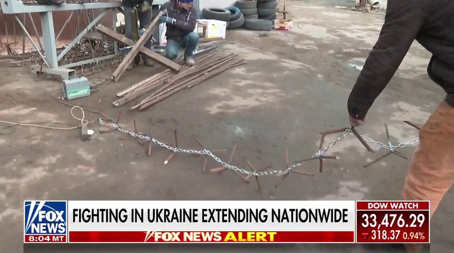 Ukrainian workers make roadblocks to slow Russian advance