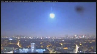 Meteoroid lights up night sky over Paris - Fox News