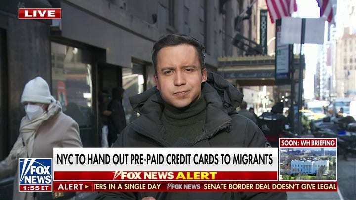  New York City to hand out pre-paid credit cards to migrants