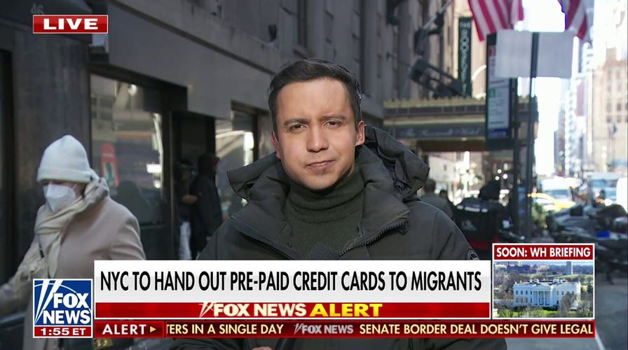  New York City to hand out prepaid credit cards to migrants