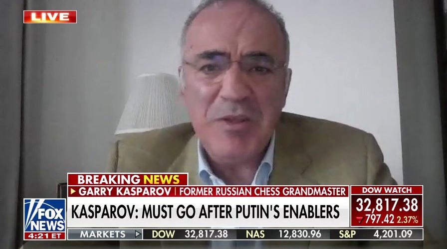 World Chess Champion Garry Kasparov analyzes Putin