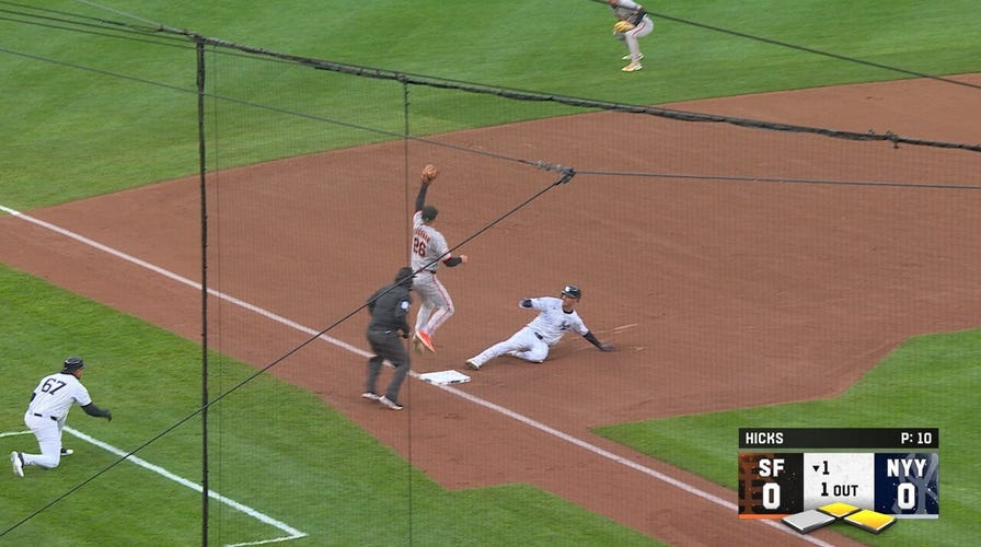 Yankees' Cody Bellinger hits a triple, driving in a run vs. Giants