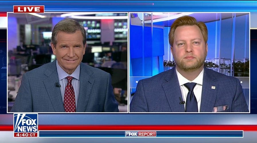 Fawning coverage has helped Kamala Harris: Pollster Dustin Olson