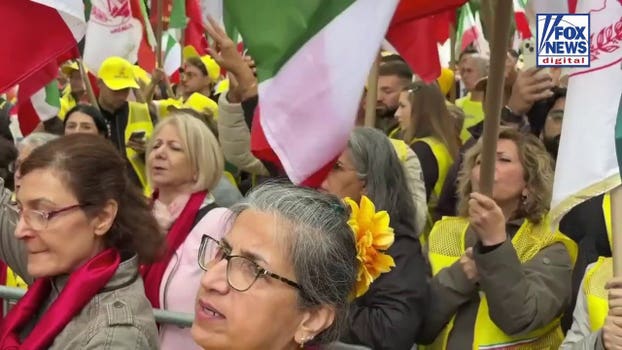 Thousands rally in NYC calling for democratic change in Iran
