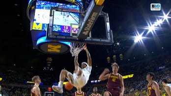 Michigan’s Aday Mara Spins Around His Defender Before Setting Up Roddy Gayle Jr. for a Powerful Dunk vs. Minnesota