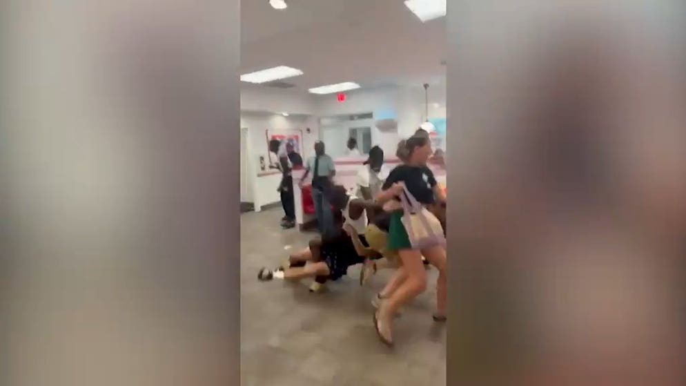 Brawl erupts inside Arizona In-n-Out burger