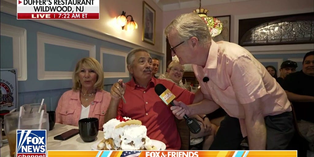 Steve Doocy makes giant ice cream waffle for 'Fox & Friends' viewers at Duffer's Restaurant