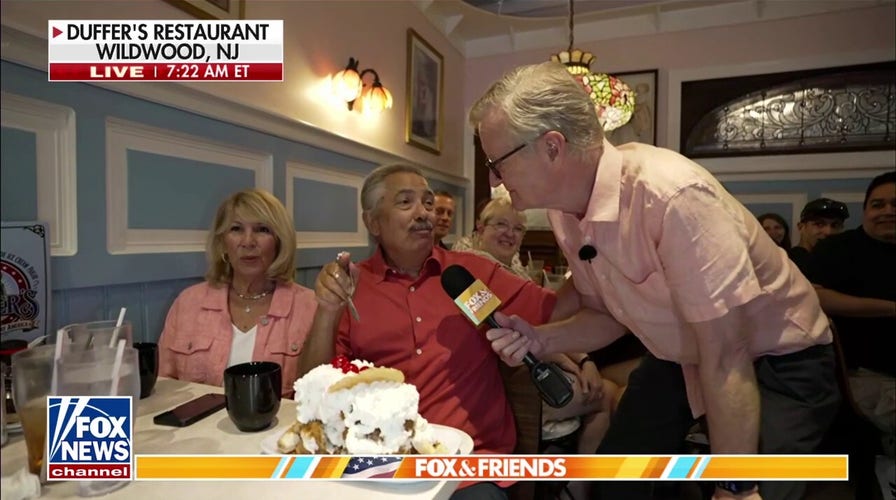 Steve Doocy makes giant ice cream waffle for 'Fox & Friends' viewers at Duffer's Restaurant