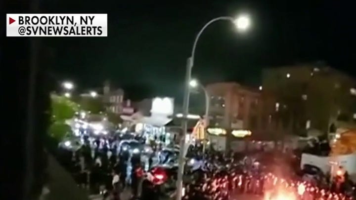 Orthodox Jews in NYC burn masks, block traffic amid new coronavirus restrictions