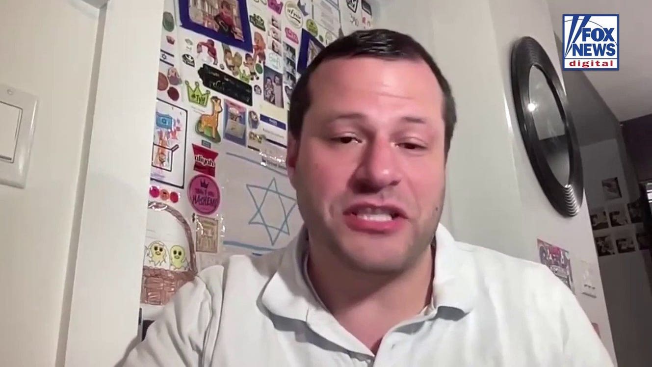Pro-Israel podcaster describes interacting with Ms. Rachel