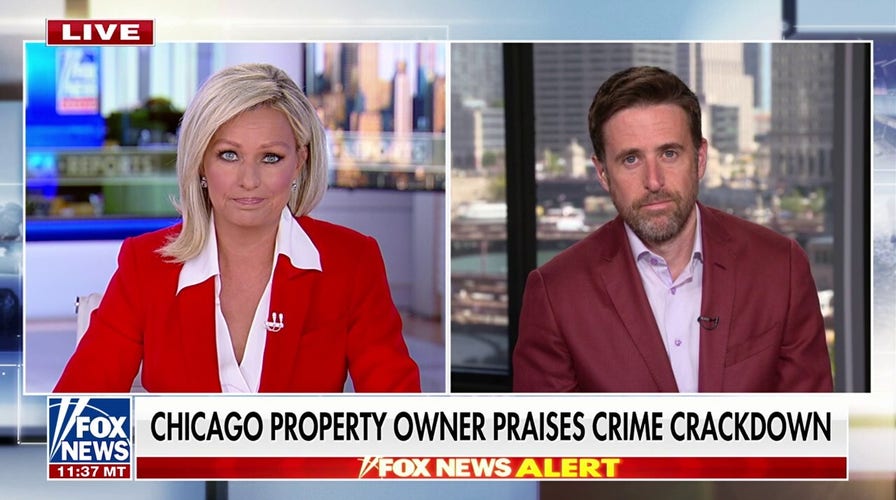 Men rob maintenance worker at gunpoint in Chicago