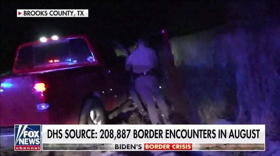 New video captures footage of Texas state troopers arresting border smugglers