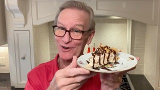 Steve Doocy makes his Ritz Cracker peanut butter pie - Fox News