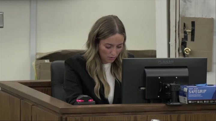 «Me has destrozado el corazón»: se revelan mensajes de una aventura secreta en el juicio contra Caleb Flynn