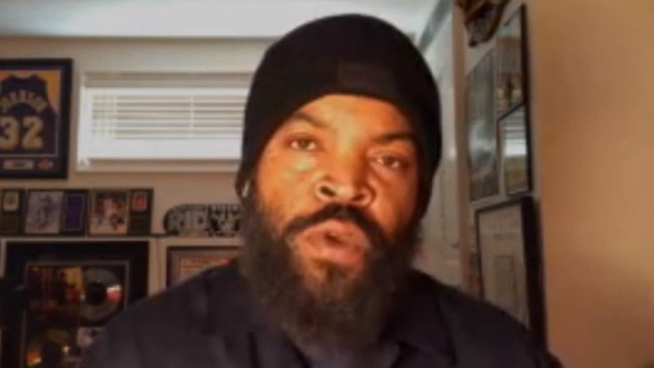 Ice Cube Im Not Playing Politics By Working With Trump Campaign On 0752