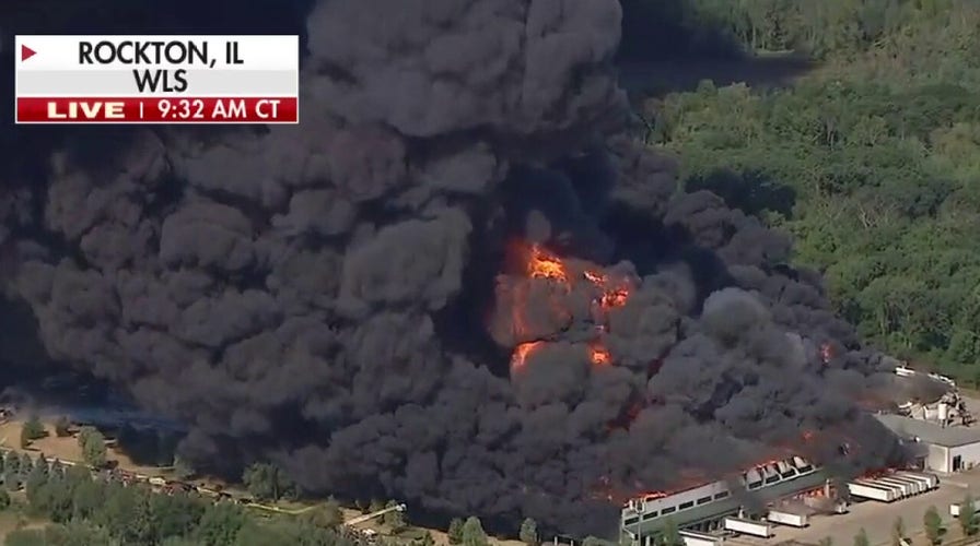Illinois chemical plant explosion sparks massive fire