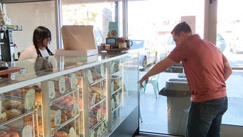 Community rallies to save Arizona doughnut shop after owner's plea online