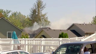 Small plane crashes in residential neighborhood in Oregon - Fox News