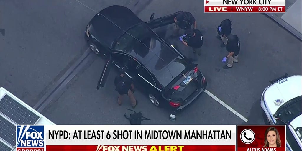 2 NYPD officers shot in Midtown Manhattan: sources