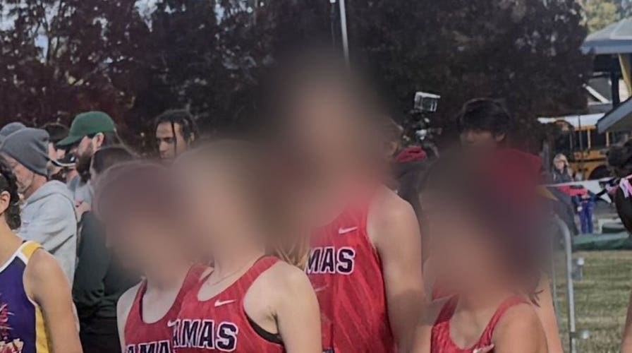 Los padres de Washington se pronuncian sobre la protesta masiva contra un deportista masculino en una carrera de campo a través femenina