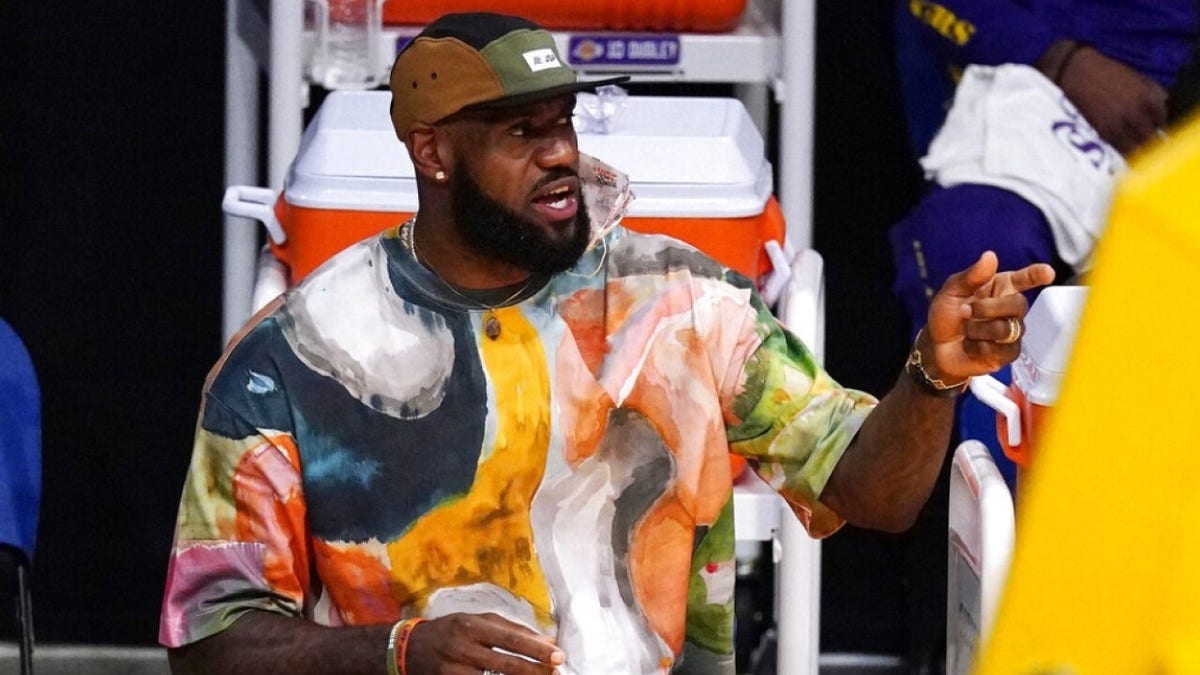 Opposing coaches tip their cap for LeBron James' MVP candidacy – Orange  County Register