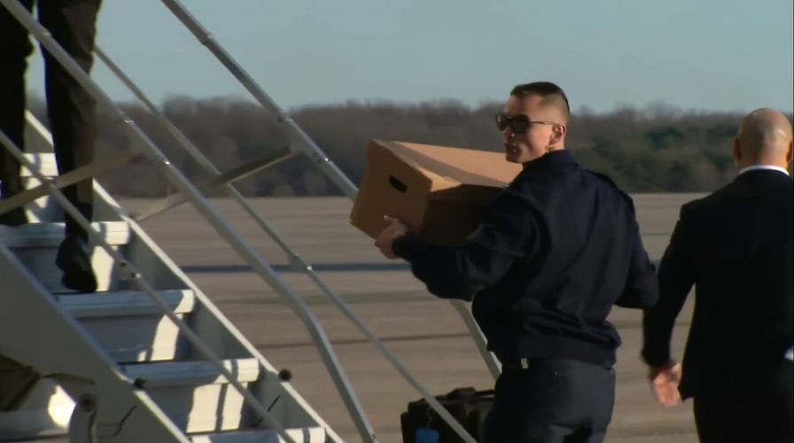 Trump staffers load boxes onto Air Force One containing materials seized from Mar-a-Lago