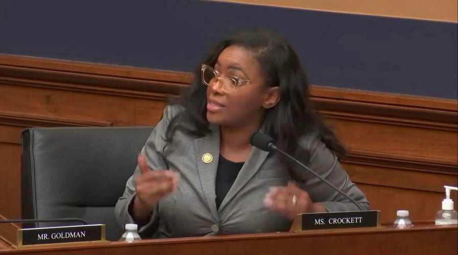 Crockett calls ICE shooting an execution, vows protests until officer charged