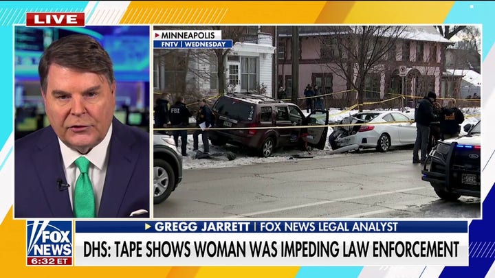 Noem redobla su apuesta por el «terrorismo interno» tras la aparición del vídeoICE  Minnesota