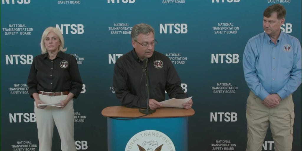 Pilot handed control to captain seconds before runway collision