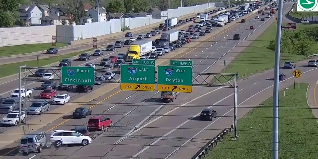 Video captures moment driver causes multi-car crash after missing exit