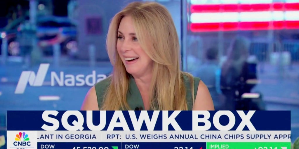 CNBC anchors realize on the air they got pranked by fake Howard Stern announcement