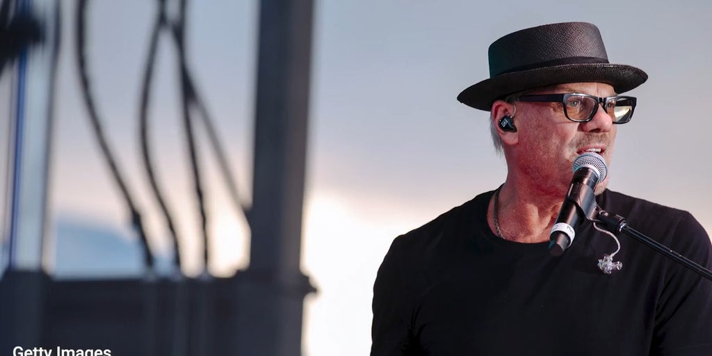 Phil Vassar’s recovery included hyperbaric chamber treatment, year of rehab