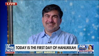 ‘Fox & Friends Weekend’ celebrates the first day of Hanukkah with the ‘Mensch on a Bench’ - Fox News