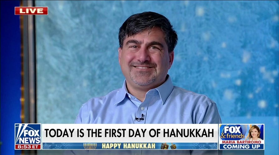 ‘Fox & Friends Weekend’ celebrates the first day of Hanukkah with the ‘Mensch on a Bench’