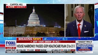 House narrowly passes GOP healthcare plan in 216-211 vote