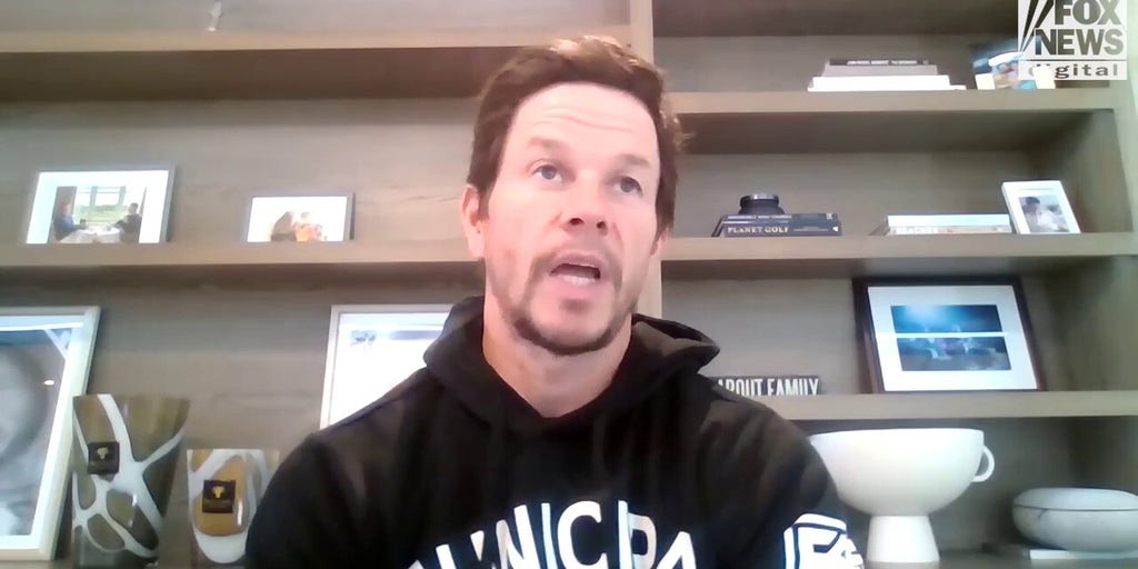 Mark Wahlberg opens new Wahlburgers location with brothers Chef Paul