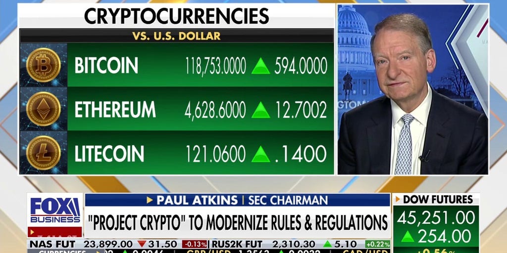 SEC Chairman Paul Atkins discutiendo regulaciones de criptomonedas