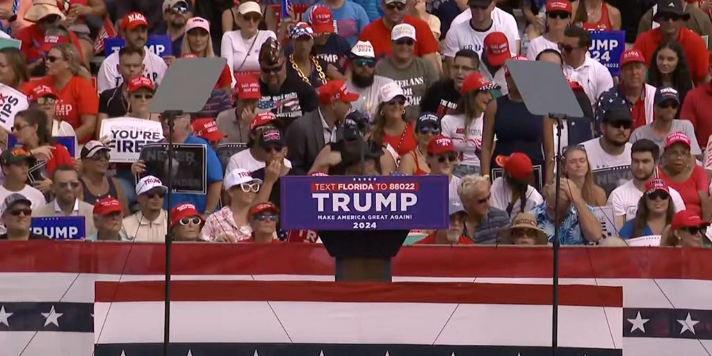 WATCH LIVE: Former President Trump holds a campaign rally in Florida ...