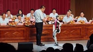 Tote bag-carrying robot collects diploma at China graduation